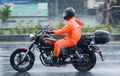 Street Manners: Jangan Menggunakan Satu Rem, Begini Teknik Pengereman Motor yang Benar Saat Hujan