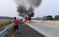 Honda Civic Bawa Satu Keluarga Terbakar di Tol, 2 Anak Menangis dengan Wajah Penuh Darah