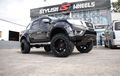Nissan Navara NP300 Tampil Jangkung Pakai Lift Kit Plus Ban 35 Inci