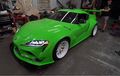 Si Hijau Seksi Toyota Supra A90 Pertama Pakai Body Kit Rocket Bunny