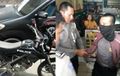 Polisi Bermotor Kawasaki KLX 150 Cegat Motor Lawan Arah, Eh Malah Diciduk Polisi Juga. Ada Apa Ya?