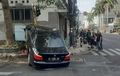 BMW 523i E60 'Standing' Tabrak Lampu Lalu Lintas di Bandung, Mau Tahu Berapa Harga Seken Mobil Ini?