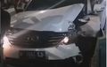 Toyota Fortuner Berantakan, Fender Terbelah, Terjang Suzuki Carry Pikap di Pasar Minggu