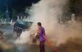 Avanza Warna Hitam Terbakar, Dua Unit Damkar Dikerahkan, Penumpang Berhasil Menyelamatkan Diri