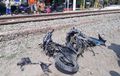 Perlintasan Tanpa Palang Kembali Makan Korban, Motor Hancur, Pengendara Tewas Ditabrak Kereta