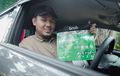 Kisah Driver Taksi Online Tunarungu di Bandung, Bantu Orang Tua Sampai Niat Nikah
