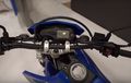 Slang Rem Yamaha WR 155R Melintang di Atas Speedometer, Ada Fungsinya!