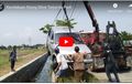 Toyota Kijang Kaget dan Hilang Kendali, Nyempung ke Parit, Mobil Crane Jadi Rescue