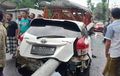 Ngeri! Toyota Yaris Tertusuk Beton Tiang Listrik, Tembus dari Depan Sampai Belakang, Sopir Tewas