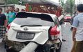 Toyota Yaris Wajah Tertusuk, Kaca Dilubangi Tiang Beton, Pengemudi Tewas