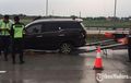 Toyota Fortuner VRZ Melaju 100 Km/Jam, Terpelanting ke Pembatas Tol, Airbag Tak Mengembang