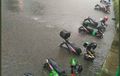 Jakarta Diguyur Hujan Lebat, Sejumlah Ruas Jalan Tergenang Hingga 40 CM