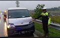 Daihatsu Gran Max Melaju 80 Km/Jam, Ringsek Sundul Toyota Rush, Beruntung Tak Melintir