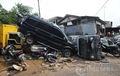 Serem! Seperti Diterjang Tsunami, Galeri Foto Mobil Saling Bertumpuk Setelah Banjir Pondok Gede Permai, Bekasi Surut