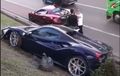 Ferrari Nyungsep di Jalan Tol, Terjang Pembatas, Bemper Mobilio Ringsek
