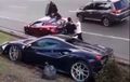 Waduh! Ferrari Lompati Bahu Jalan dan Merumput di Tol Pasar Rebo, Pelek Penyok 