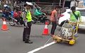 Cegah Aksi Balap Liar, Sepanjang Jalan Ini Dipasangi Pita Kejut, Jumlahnya Banyak Juga!
