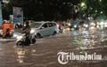 Hujan Deras di Malang, Genangan Setinggi Lutut. Puluhan Motor Mogok di Jalan Soekarno Hatta