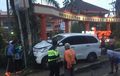 Daihatsu Xenia Tumbuk Tiang Listrik, Jalur Dipotong Motor, Satu Orang Tewas