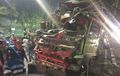 Akibat Ugal-ugalan, Sopir Hilang Kendali, Ngerem Pakai Pohon Muka Truk Tanah Remuk