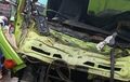 Truk Tanah Sundul Truk di Depannya, Pedagang Kaki Lima Jadi Korban, Gerobaknya Berantakan
