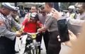 Video Gak Rela Motor Bebek Tua Kesayangan Diangkut Polisi, Pemuda Mewek Sejadi-jadinya