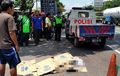 Darah Mengalir dari Kepala Pemotor yang Pecah Terlindas Truk, Diduga Korban Tabrak Lari