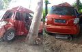 Suzuki SX4 Bonyok Hantam Pohon, Pegawai Bank Tewas, Saksi Sebut Sempat Zigzag