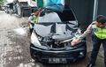 Daihatsu Xenia Terjang Pejalan Kaki Hingga Tewas, Ringsek Hajar Truk Parkir Saat Kabur