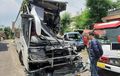 Bus Suite Class Sinar Jaya Teriris, Diterjang Truk Kayu Meluncur Mundur di Tol Ungaran