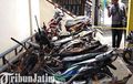 Dampak Bentrok Suporter Sepak Bola di Blitar, Puluhan Motor Bengong jadi Korban, Pemprov Mau Ganti?
