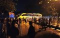 Penumpang Enak Tidur, Bus Oleng Tabrak Pohon dan Truk, Melintang Sampai Bikin Macet Dua Kilometer