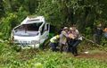 Sempat Adu Banteng Dengan Pikap, Isuzu Elf Berisi 16 Mahasiswa Masuk Jurang 500 Meter, 1 Tewas