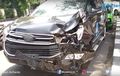 Toyota Innova Wajah Kiri Ringsek, Seruduk Honda HR-V dan Brio, Mengelak Emak-emak Nyebrang