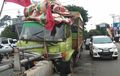 Hindari Motor Ngebut, Truk Fuso Malah Hantam Pembatas Jalan, Macet Panjang Tak Bisa Ditolak