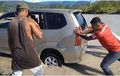 Di Pelosok Maluku Ada Jalan Tak Punya Jembatan, Mobil Harus Nyemplung Sungai dan Terperosok Tiap Hari, Ini Kisahnya