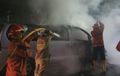 Hyundai H1 Tiba-tiba Terbakar Saat Sedang Mendahului, Penumpang Beruntung Bisa Menyelamatkan Diri