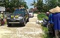 Mitsubishi Triton Patroli Polisi Keliling Kampung Sosialisasikan Virus Corona, Warga Menyimak