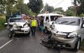 Daihatsu Terios,  Xenia, L300 Saling Terjang, Remuk dan Terpotong, 2 Korban Luka-luka