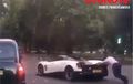 Video Supercar Didorong Seorang Pria, Netizen: Biasa Beli Bensin Ketengan