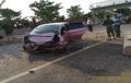 Terobos Tol Belum Buka, Honda Jazz Ringsek Berat, Hajar Portal Beton