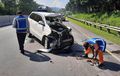 Toyota Avanza Wajah Terkoyak, Ringsek Terjang Truk di Ruas Tol Srondol-Krapyak