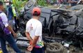 Daihatsu Xenia dan Sigra Tak Berbentuk, Mental Puluhan Meter Diterjang Kereta Api Ambarawa