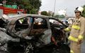 Toyota Avanza Ludes Terbakar, Mercy GLA Muka Hancur, Pengemudi Terbakar
