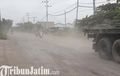 Jalan Provinsi di Gresik Rusak Parah, Warga Bilang Mirip Gurun Pasir