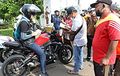 Riding Pakai Kawasaki ER-6n, Ganjar Pranowo Dicegat Relawan Tanggap Corona, Yang Nyegat Enggak Sadar Itu Gubernur