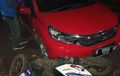 Honda Brio Kabur Dikejar Satpam Habis Ketahuan Mesum, Dihadang Yamaha X-Ride Malah Nekat Diterjang! Begini Kronologinya