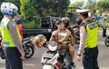 Aturan PSBB Berkendara Diberlakukan, Polisi dan Dishub Melakukan Pengawasan di Perbatasan Kota