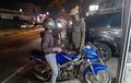 Langgar Aturan PSBB di Tangerang, Boncengan Motor Bukan Satu Alamat Suruh Turun, Kasi Tantrib : Biar Jera!