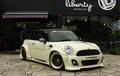 MINI Cooper Semok Pasang Over Fender dan Ditopang Kaki Kandas
